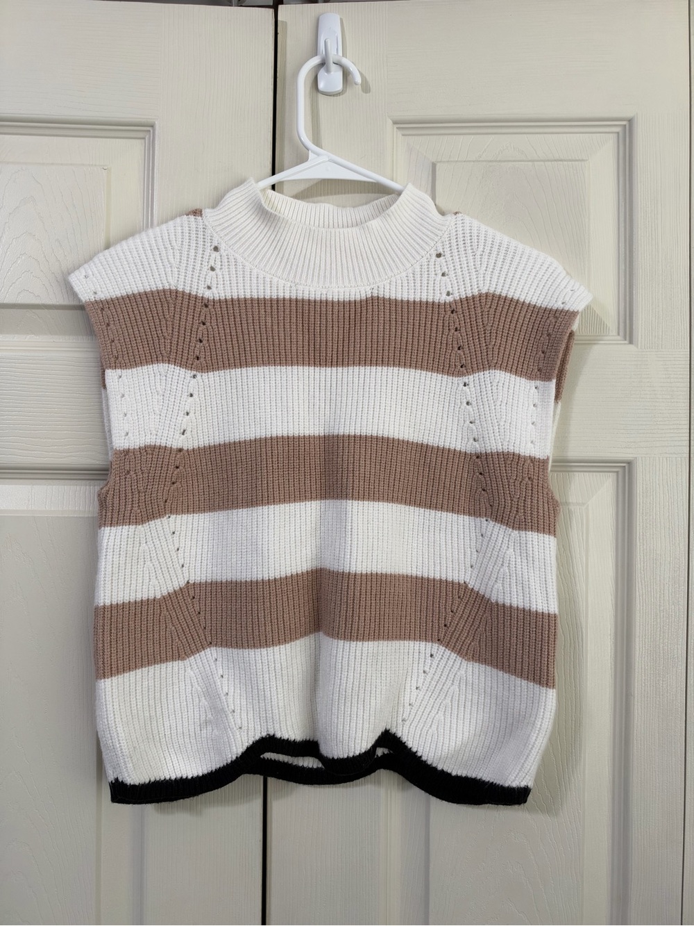 Women's Striped crop top Sleeveless Plunge Collar (No Brand). #0437